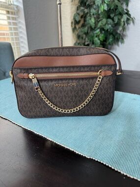 Michael Kors Jet Set Large Logo Crossbody Bag i